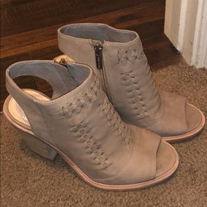 Vince Camuto peep toe sling back block heel